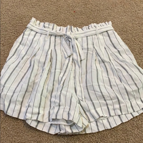 American Eagle Outfitters Pants - NWOT AE paper bag shorts